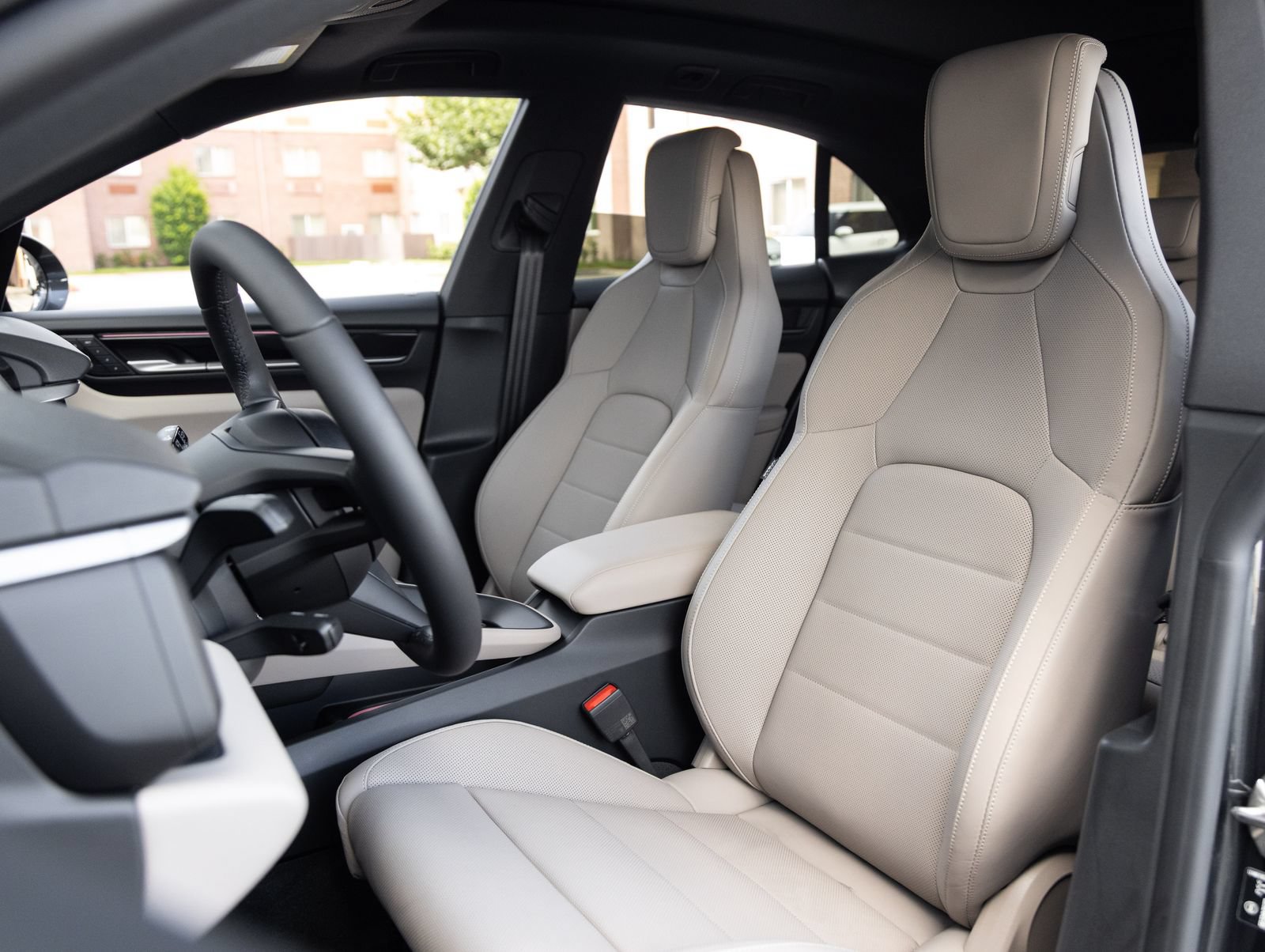 Certified 2026 Porsche Macan 4 Electric AWD/4WD image 5