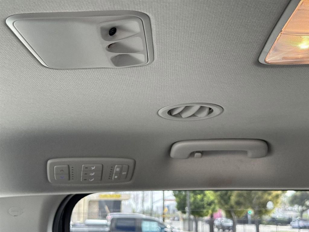Used 2024 Kia Carnival LX image 19