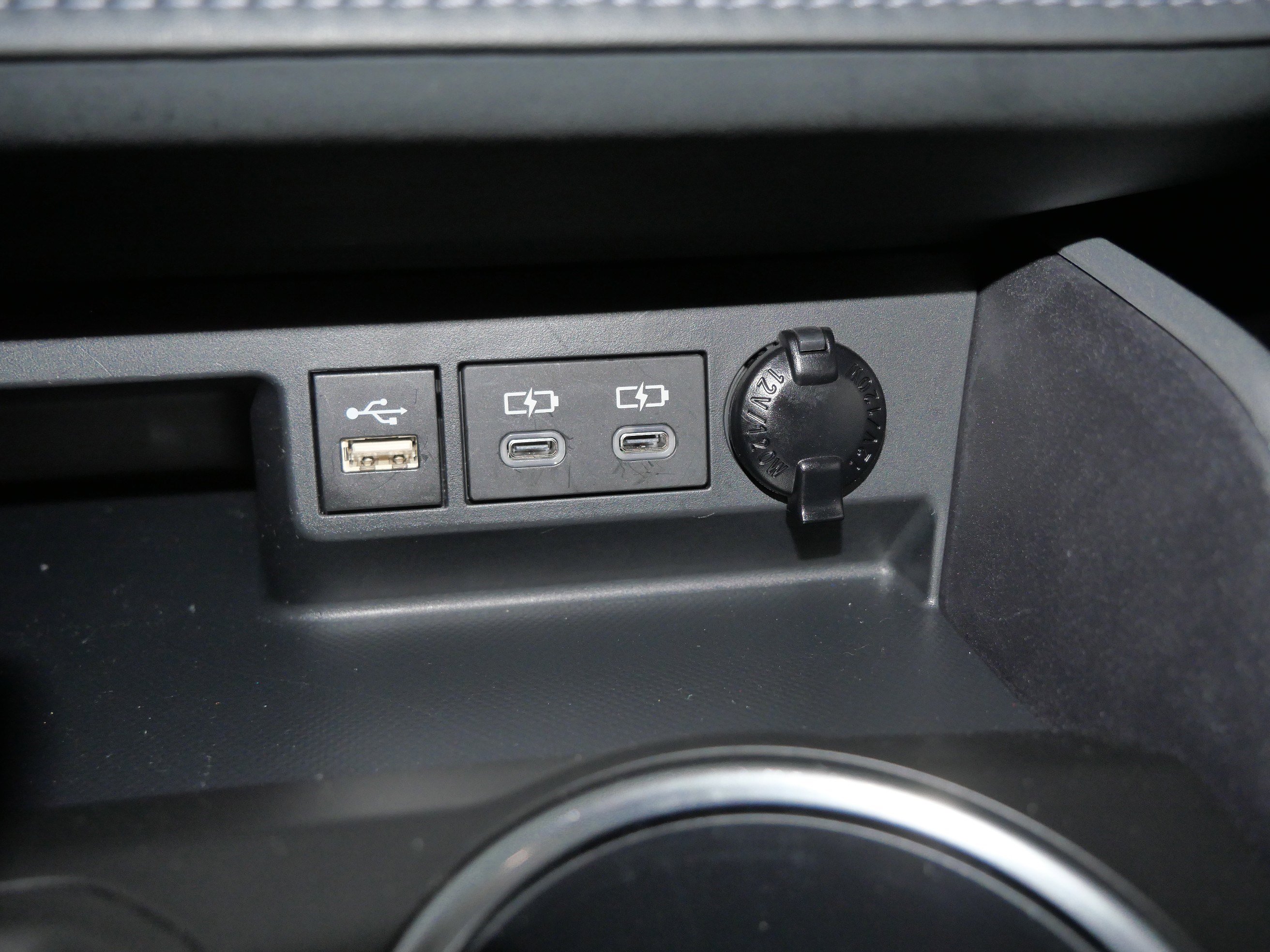 Used 2024 Toyota Highlander XLE image 32