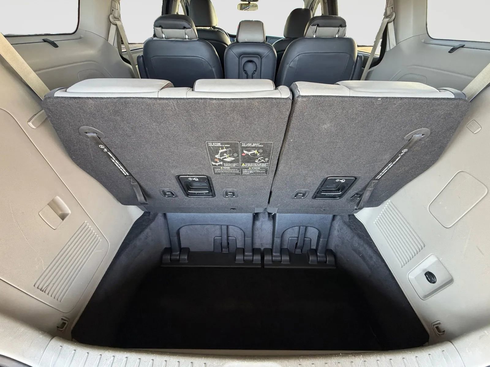 Used 2017 Kia Sedona LX w/ LX Essentials Premium Package image 15