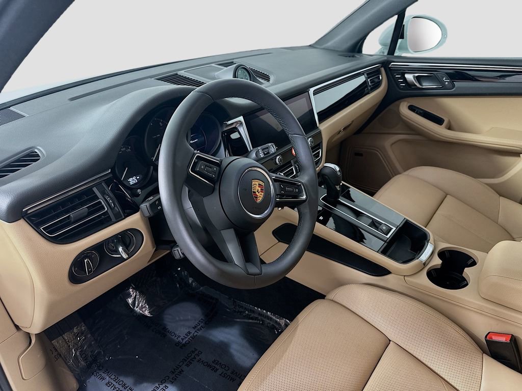 Certified 2026 Porsche Macan image 4