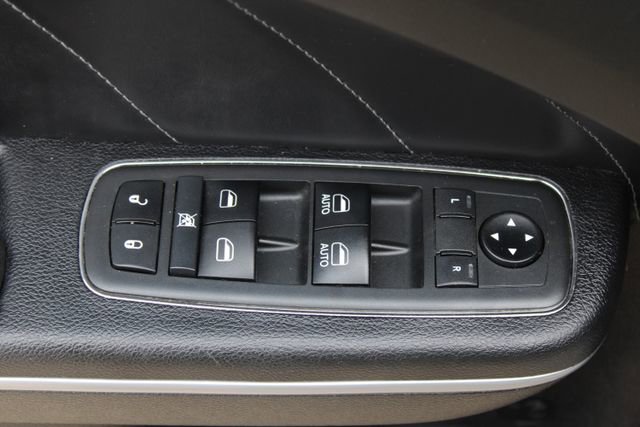 Used 2019 Dodge Charger R/T w/ Plus Group RWD image 11