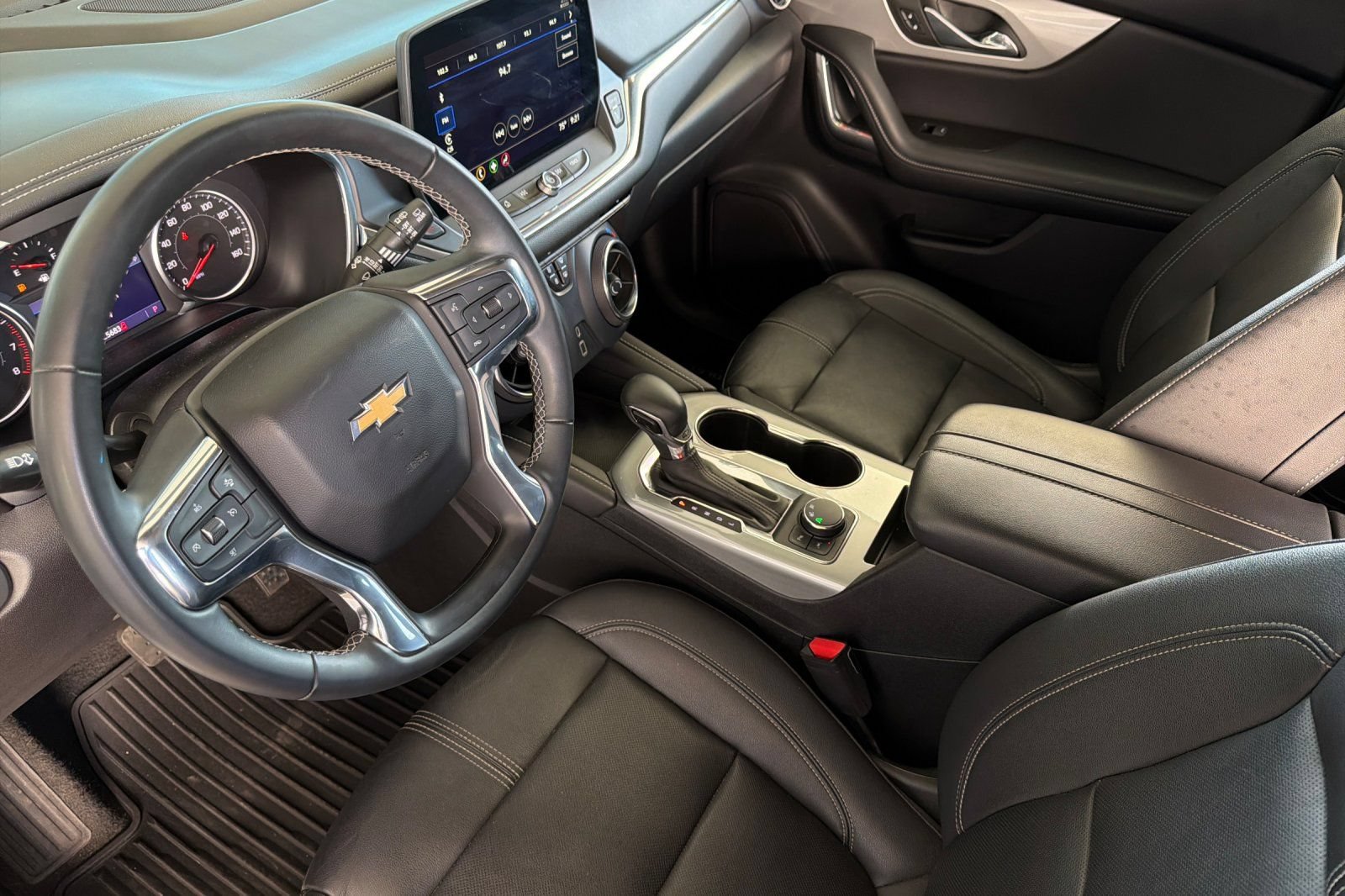 Used 2023 Chevrolet Blazer LT w/ Midnight/Sport Edition FWD image 10