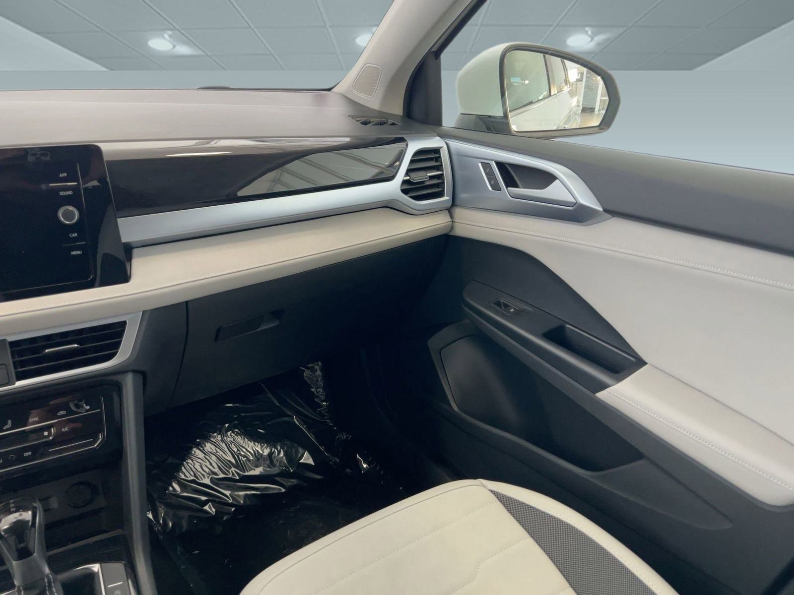 New 2026 Volkswagen Taos SE FWD image 30