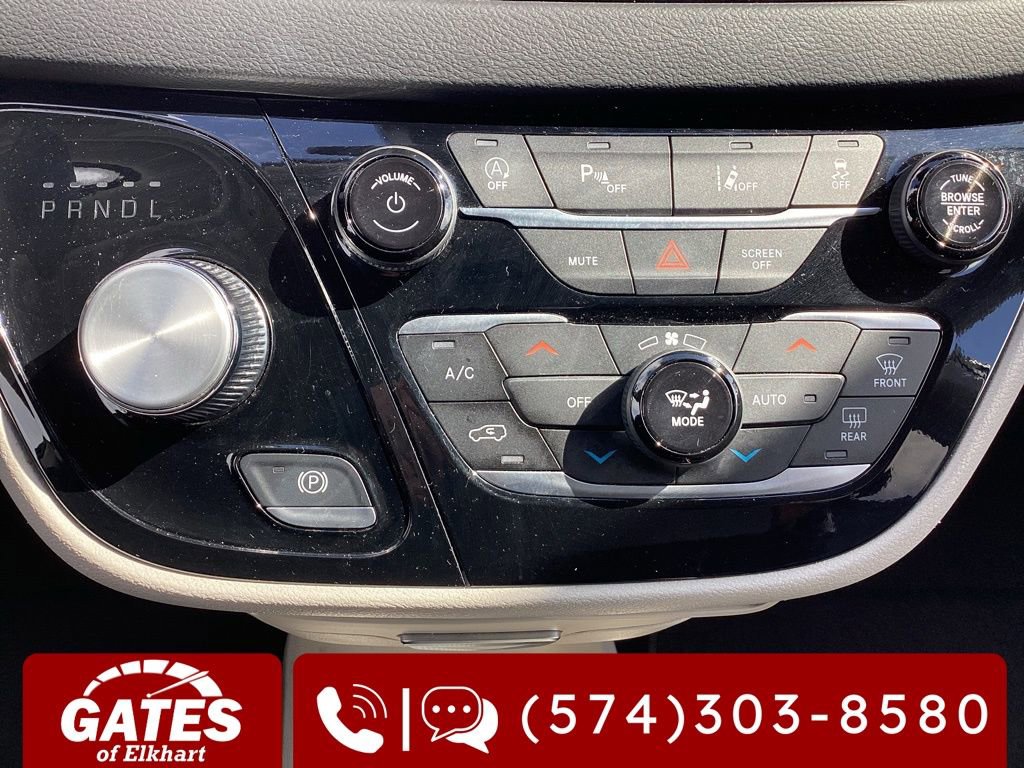 Used 2023 Chrysler Pacifica Touring-L FWD image 21