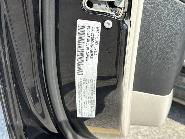 Used 2023 Chrysler Pacifica Touring-L FWD image 31