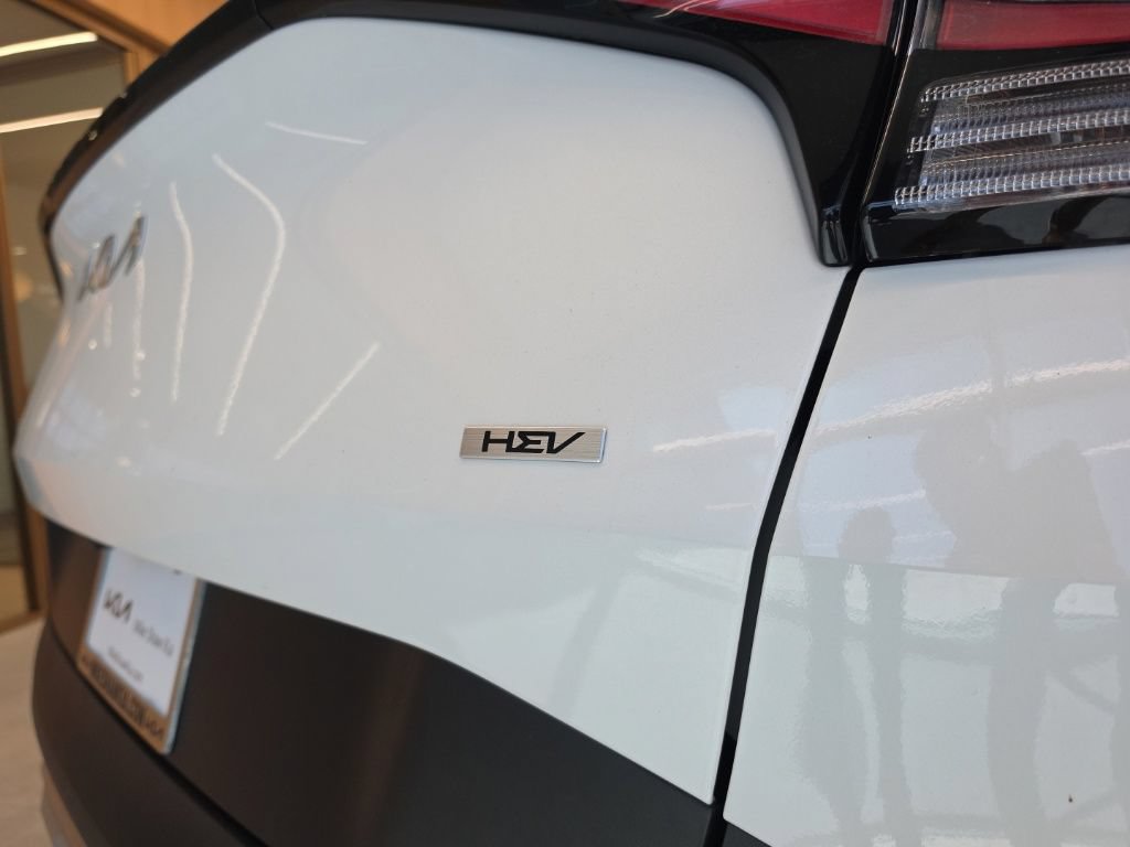 Certified 2025 Kia Sportage EX AWD/4WD image 17