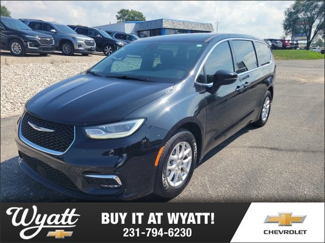 Used 2023 Chrysler Pacifica Touring