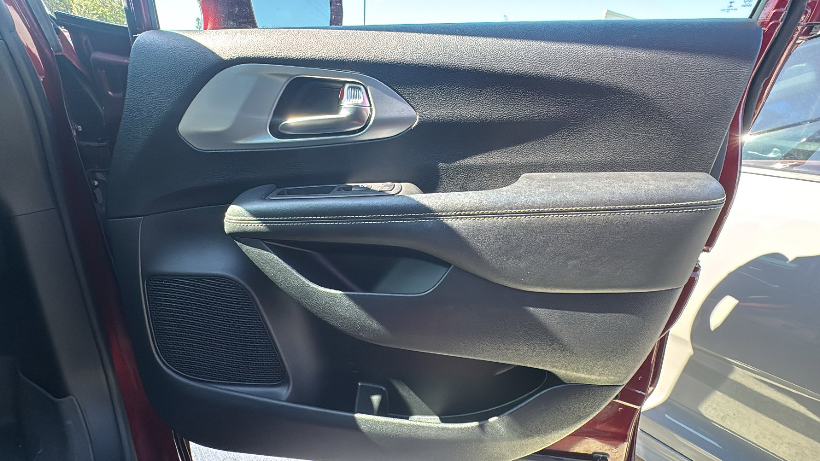 Certified 2020 Chrysler Pacifica Touring w/ S Appearance Package FWD image 19