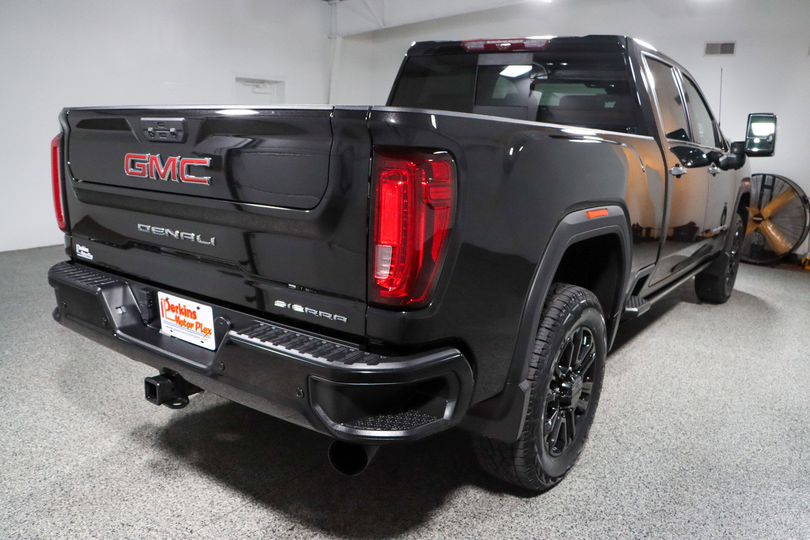 Used 2022 GMC Sierra 2500 Denali w/ Denali Black Diamond Edition AWD/4WD image 7
