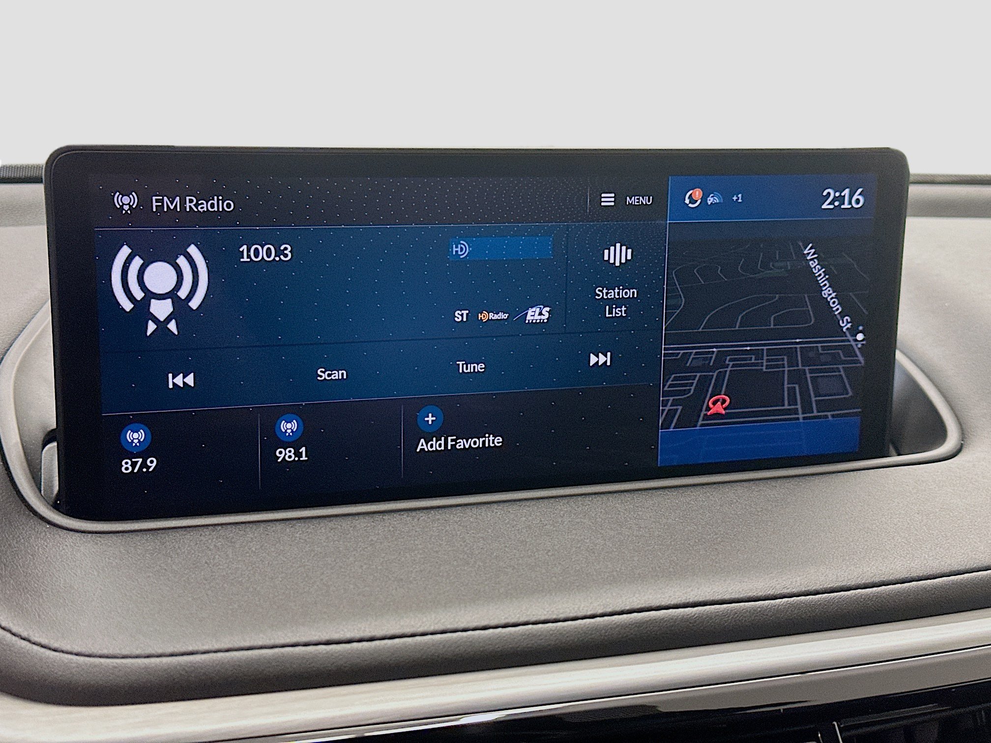 Used 2023 Acura MDX SH-AWD w/ Technology Package image 21