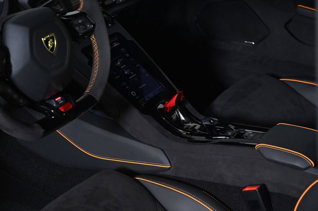 Used 2023 Lamborghini Huracan Tecnica RWD image 6