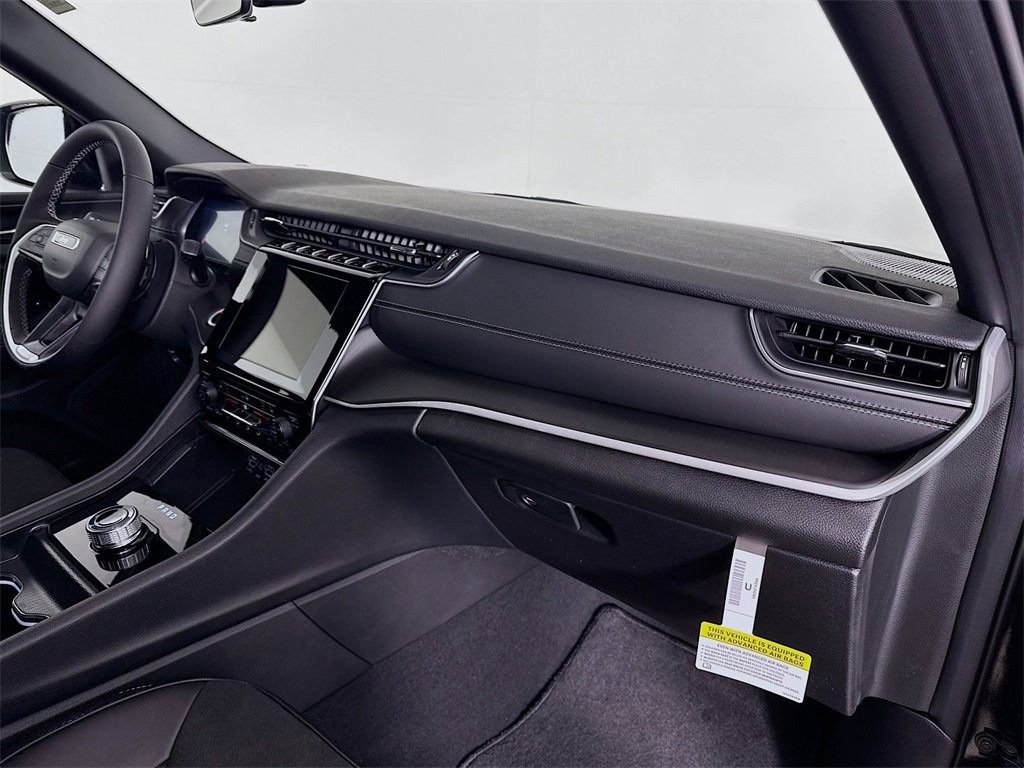 New 2025 Jeep Grand Cherokee Altitude image 30