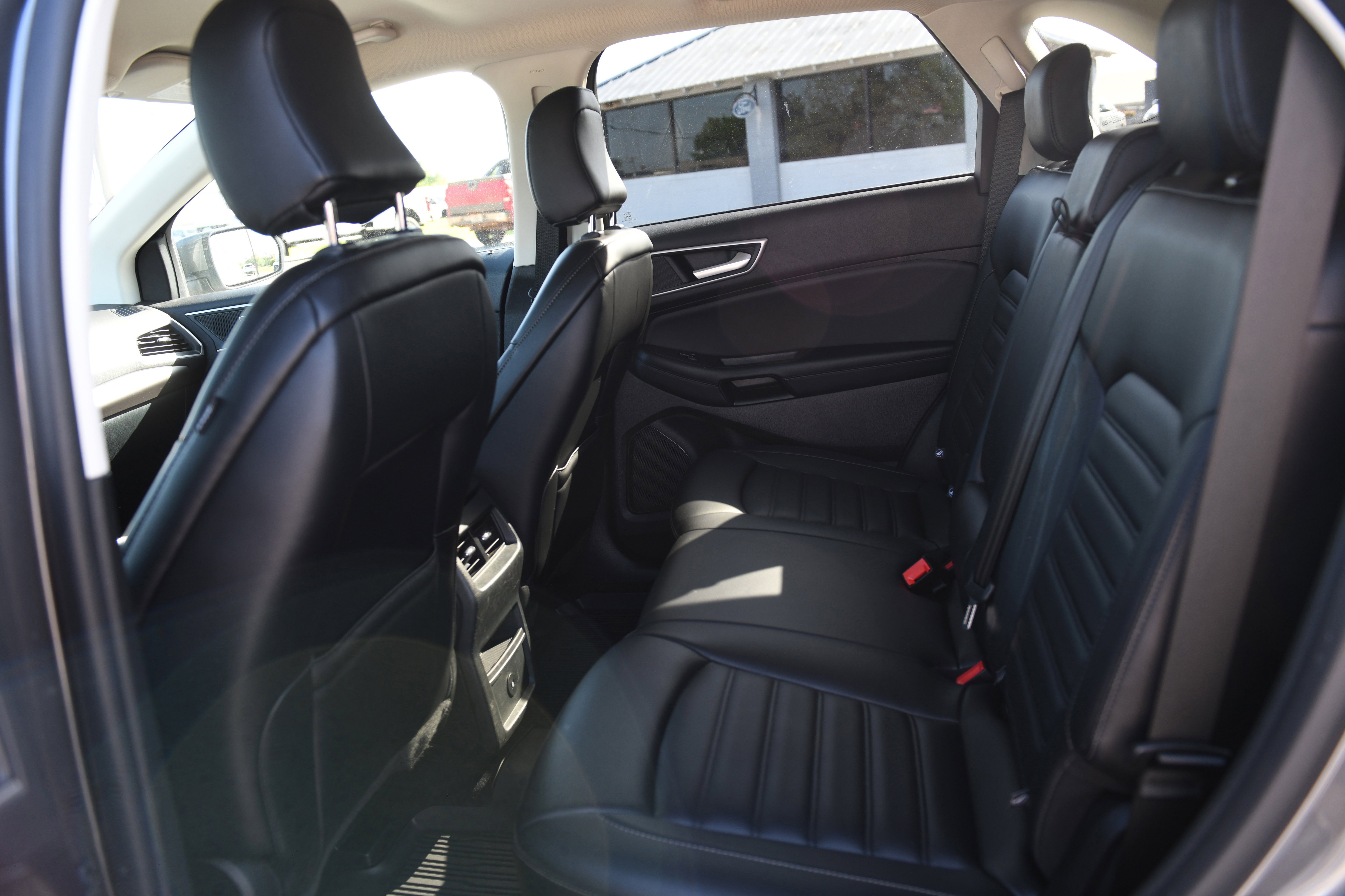 Used 2023 Ford Edge SEL image 10