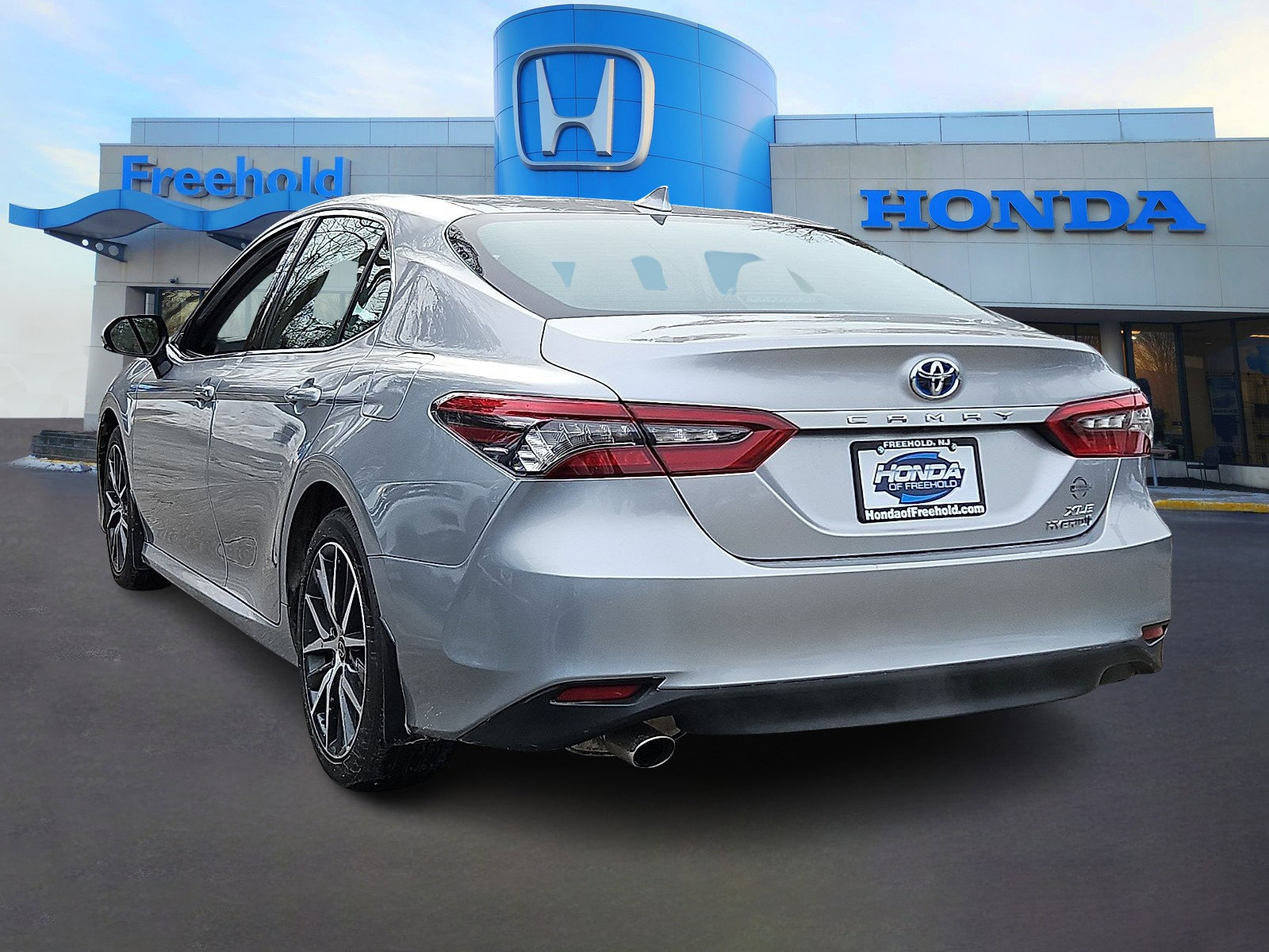 Used 2023 Toyota Camry XLE w/ Cold Weather Package image 5