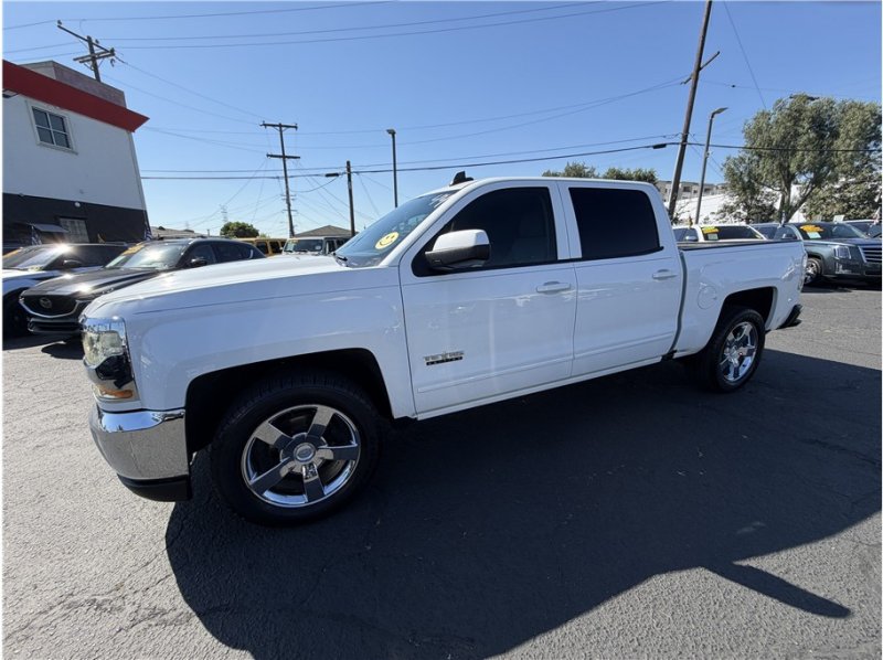 Used 2018 Chevrolet Silverado 1500 LT w/ Texas Edition RWD image 3