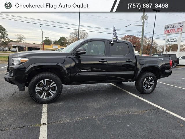 Used 2016 Toyota Tacoma TRD Sport image 2