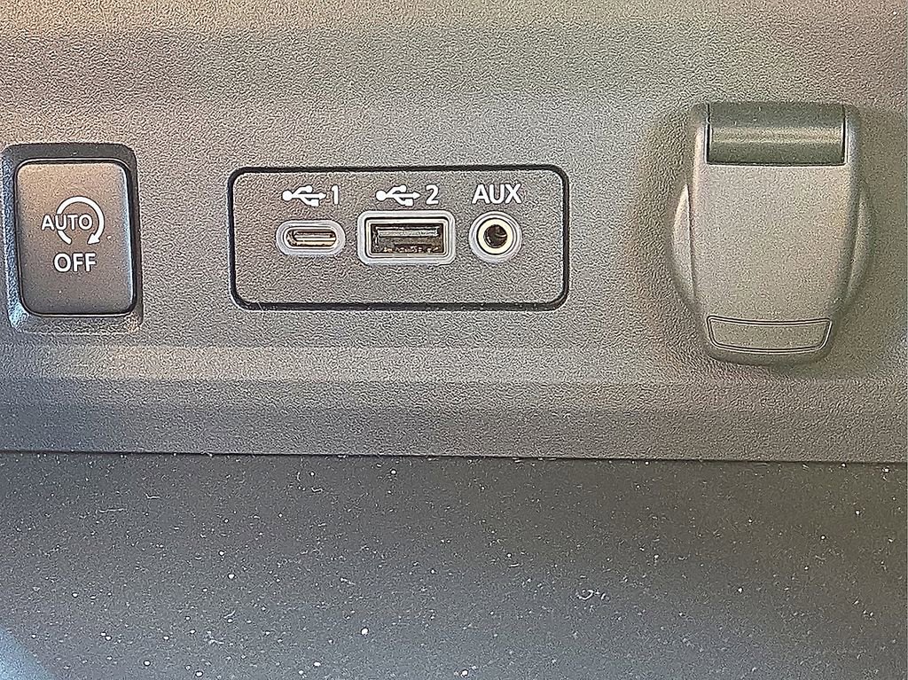 Used 2025 Nissan Sentra SR image 27