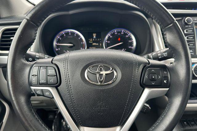 Used 2016 Toyota Highlander Limited image 29