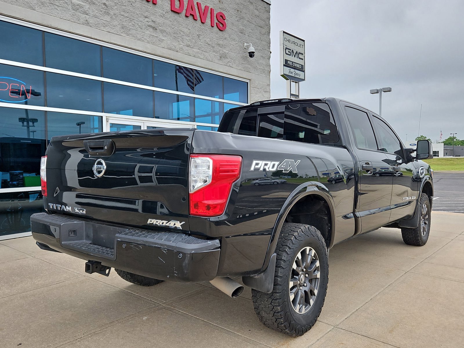 Used 2019 Nissan Titan PRO-4X w/ Pro-4x Convenience Package AWD/4WD image 4