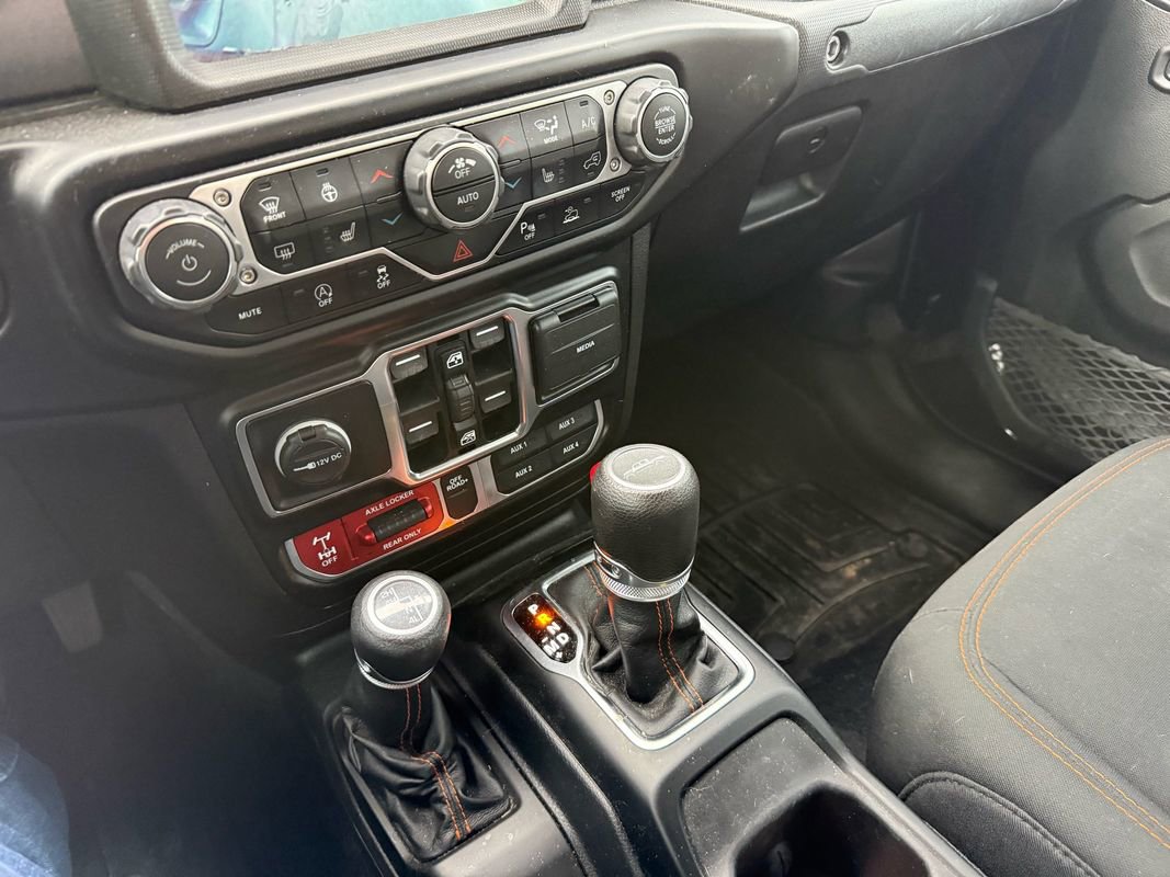 Used 2022 Jeep Gladiator Mojave w/ Cold Weather Group image 31