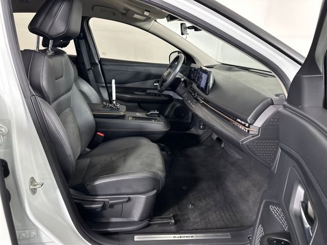 Used 2024 Nissan Ariya AWD image 28