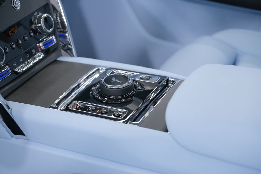 Used 2026 Rolls-Royce Cullinan AWD/4WD image 34