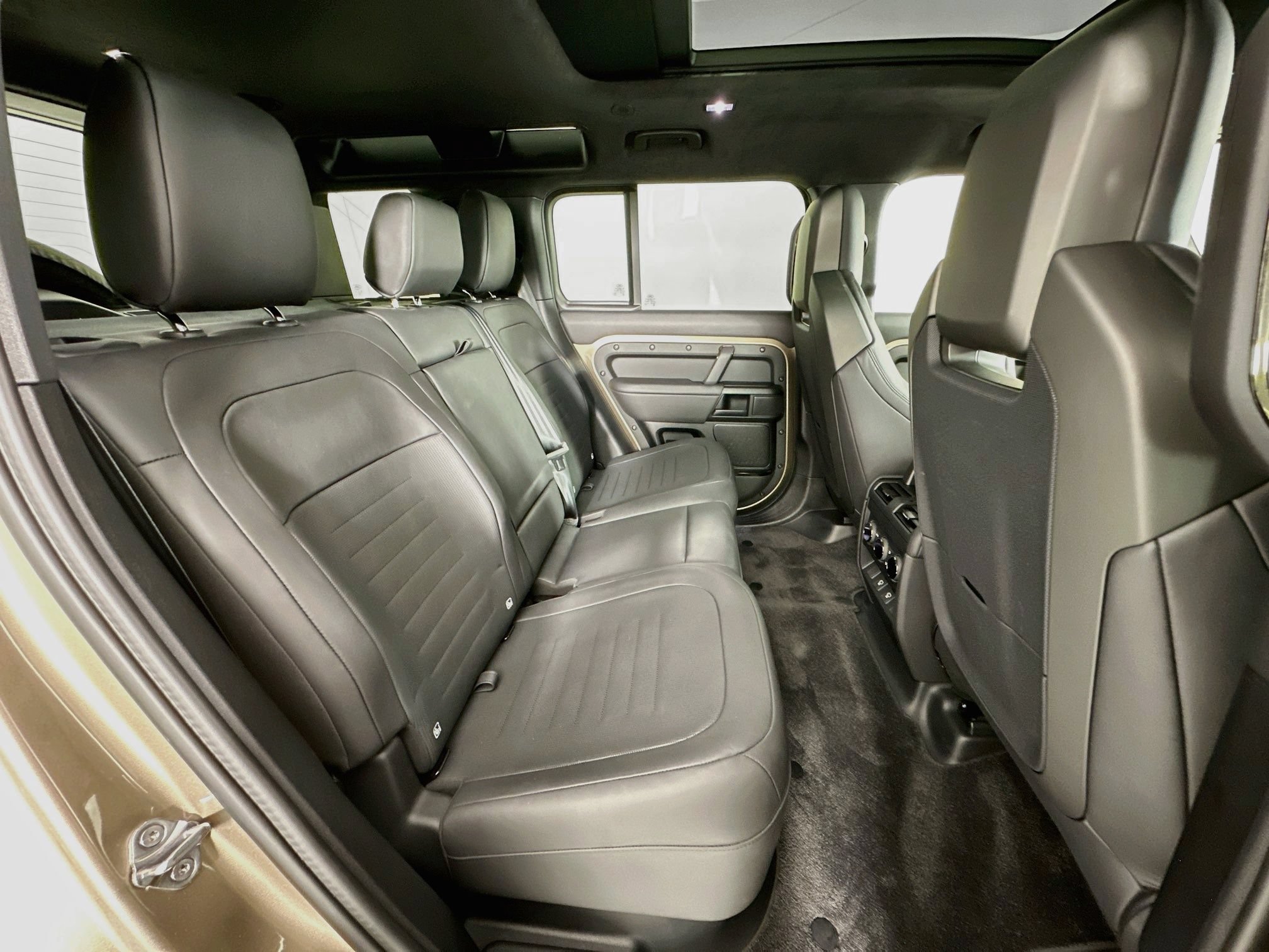 Certified 2025 Land Rover Defender 110 AWD/4WD image 26