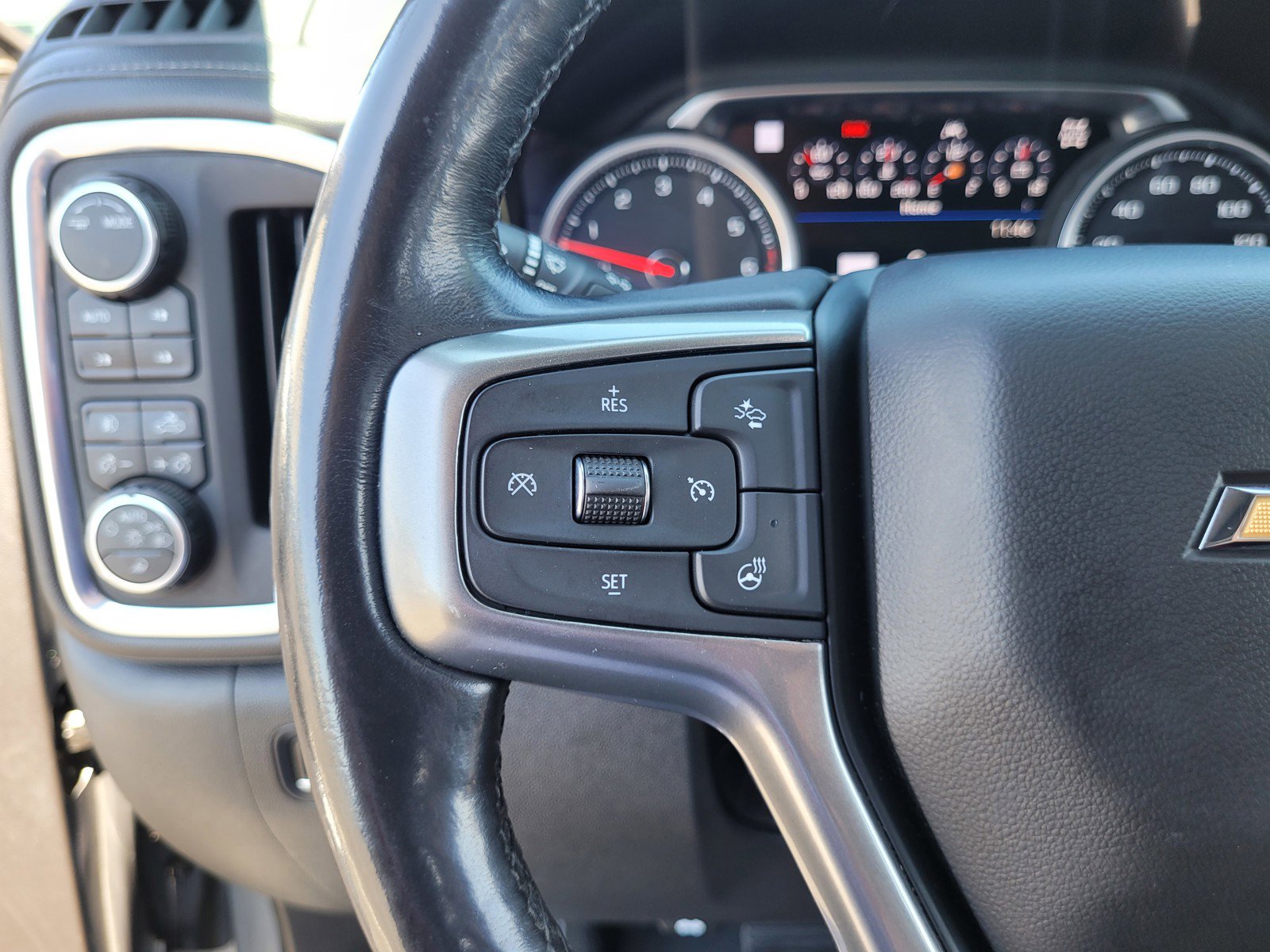 Used 2021 Chevrolet Silverado 1500 LTZ w/ LTZ Premium Package AWD/4WD image 20