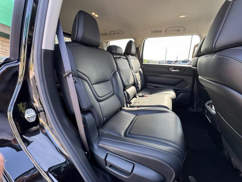 Used 2025 Nissan Armada SV AWD/4WD image 17