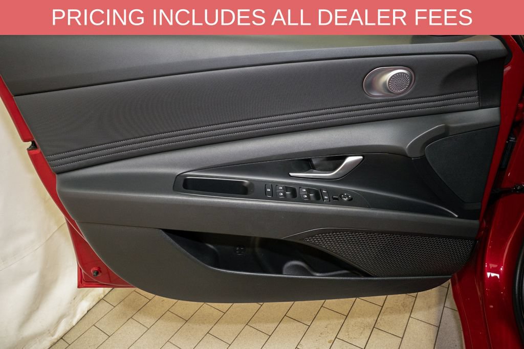 Used 2025 Hyundai Elantra SEL FWD image 12