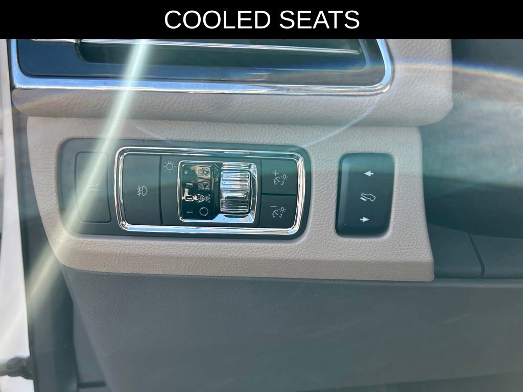 Used 2024 Lincoln Navigator L Reserve AWD/4WD image 12
