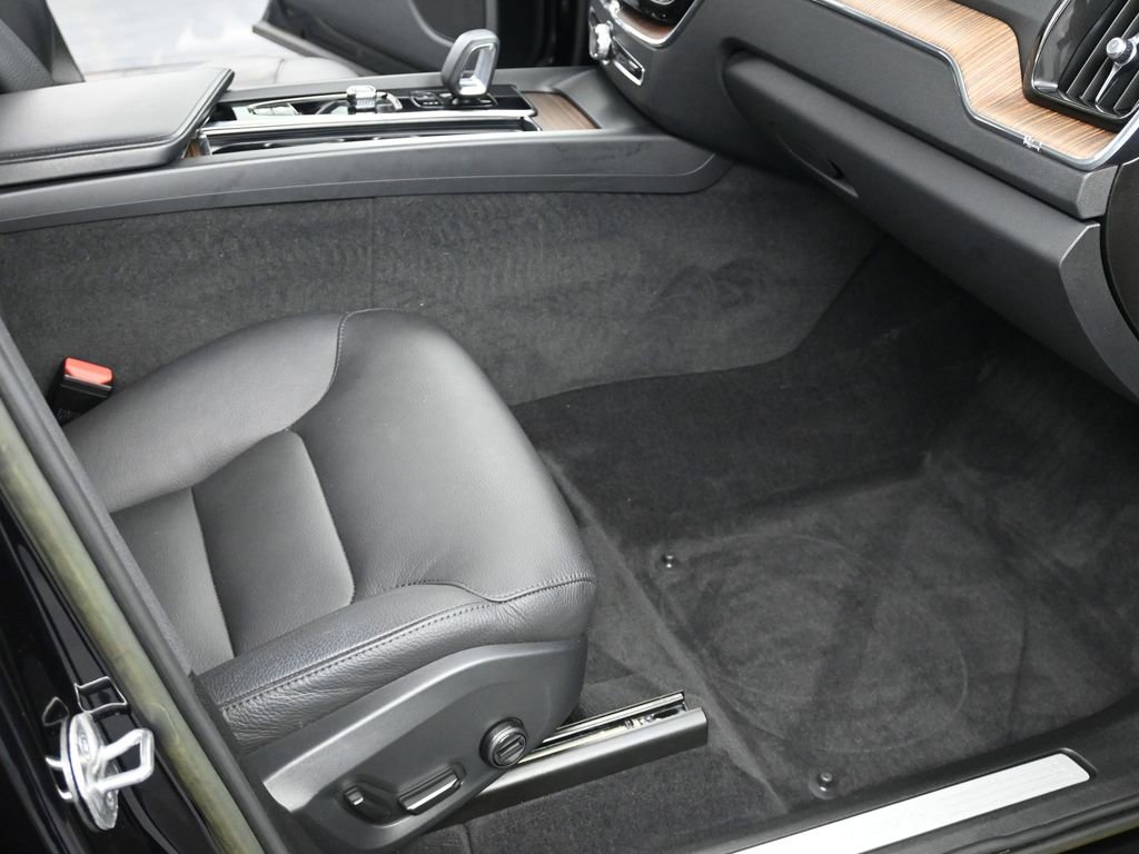 Used 2023 Volvo XC60 B5 Plus w/ Climate Package image 18