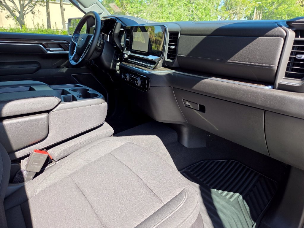 Used 2023 Chevrolet Silverado 1500 LT AWD/4WD image 14