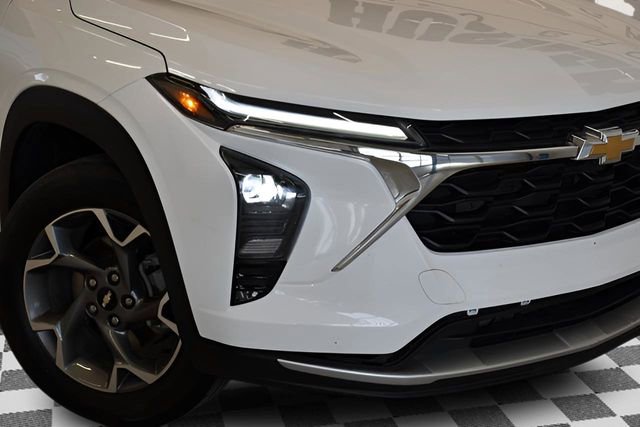 Used 2025 Chevrolet Trax LT image 15