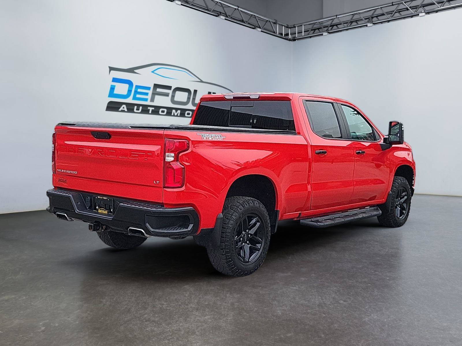 Used 2022 Chevrolet Silverado 1500 LT Trail Boss w/ Convenience Package II image 3