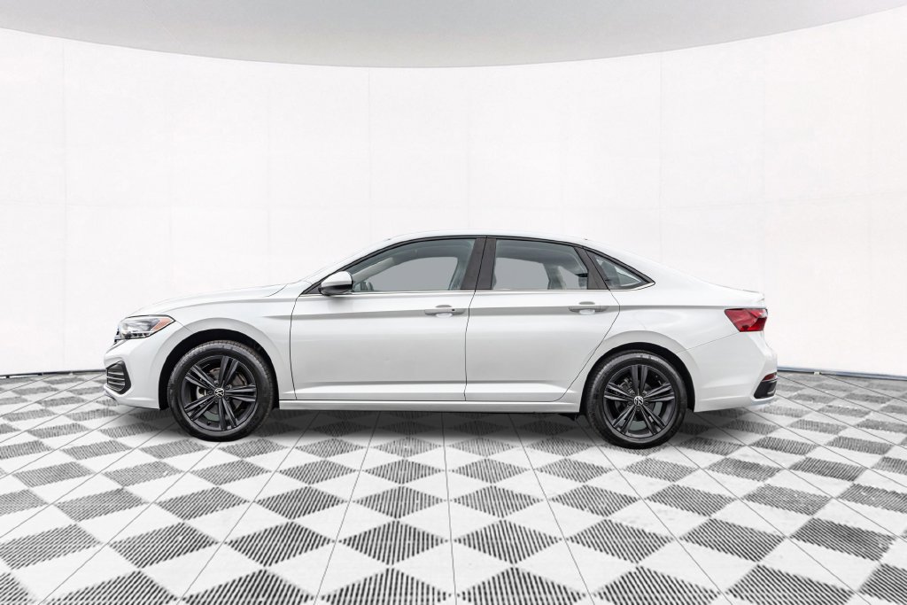 Certified 2023 Volkswagen Jetta SE w/ Panoramic Sunroof Package FWD image 7