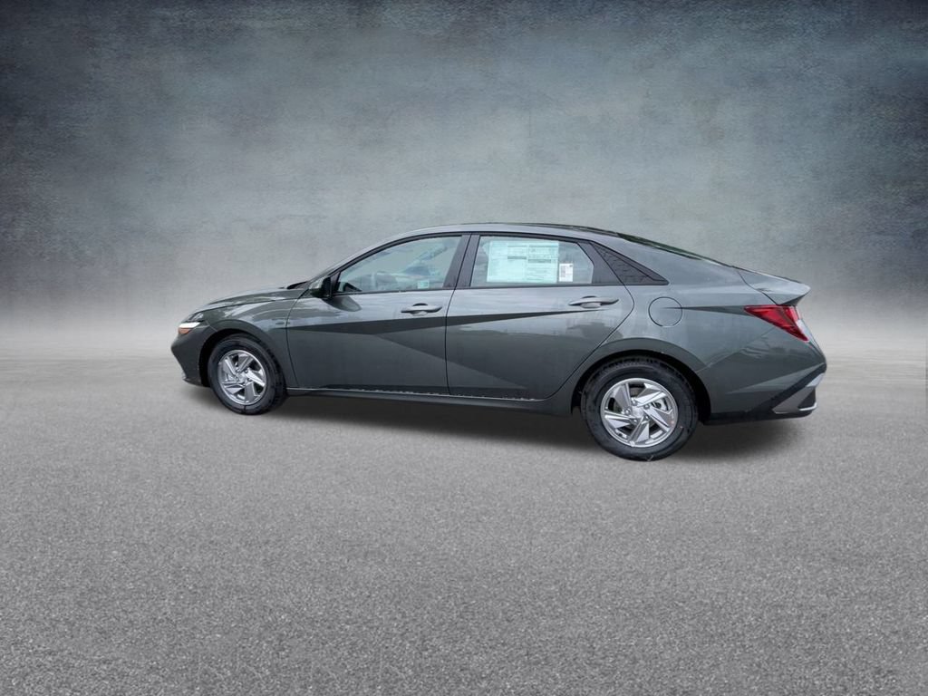 Used 2025 Hyundai Elantra SE FWD image 16