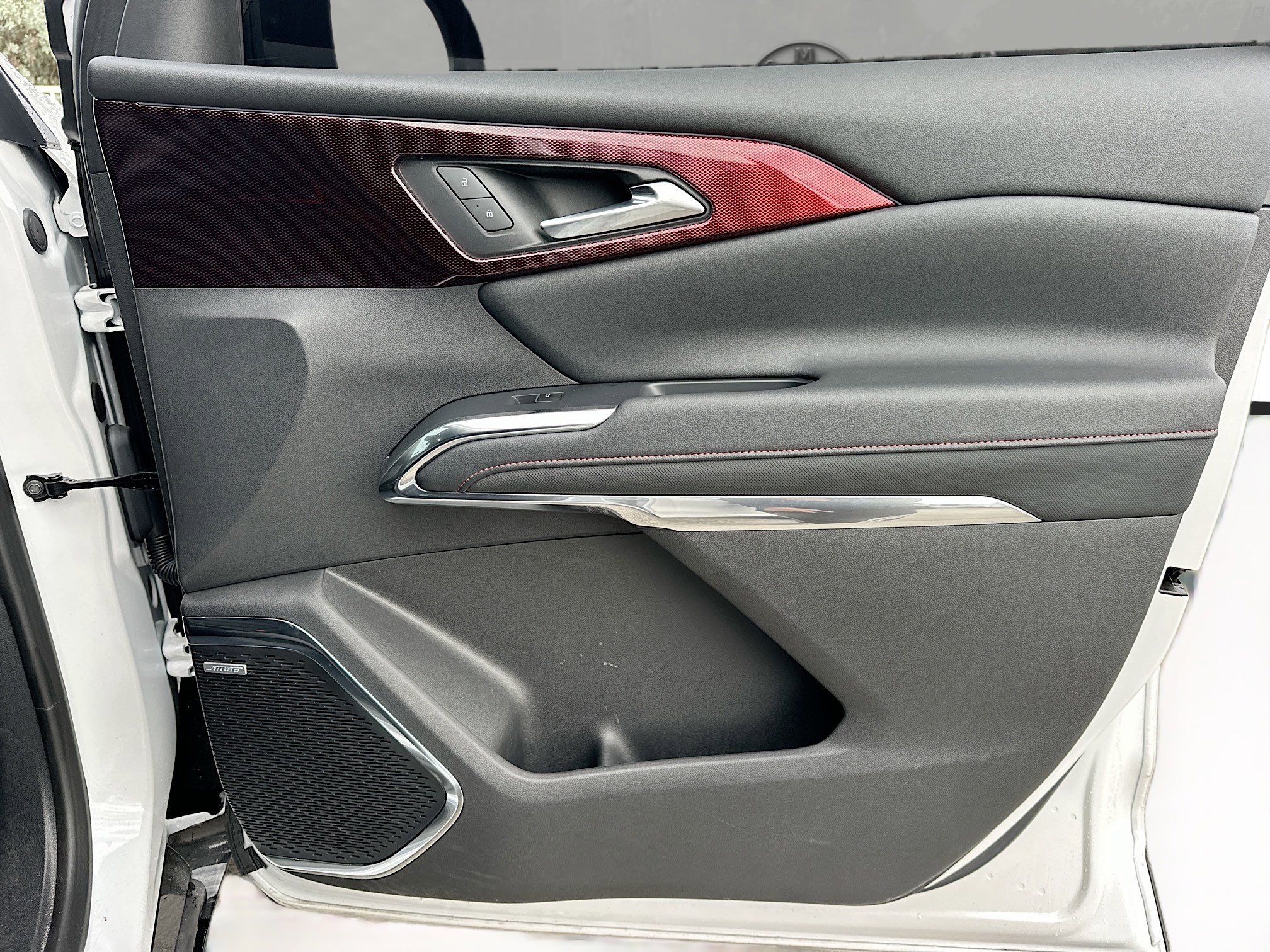 Used 2025 Chevrolet Traverse RS image 36