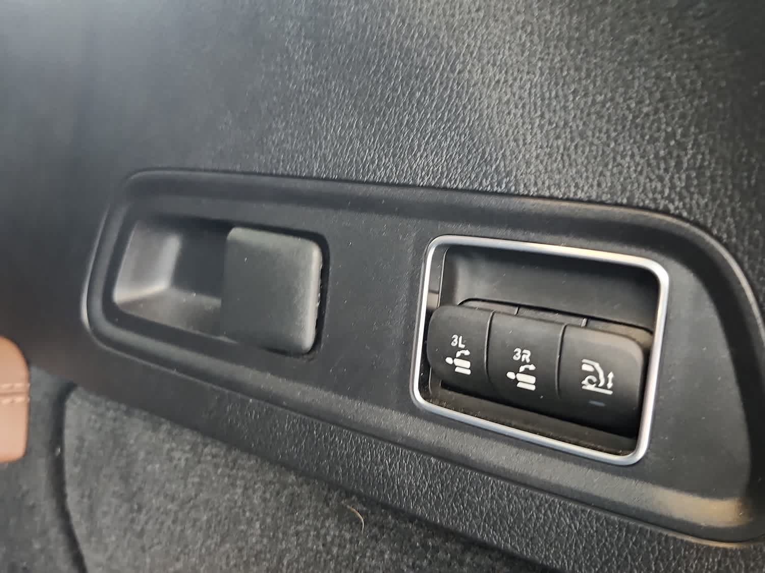 Used 2024 Mercedes-Benz GLS 450 4MATIC image 32