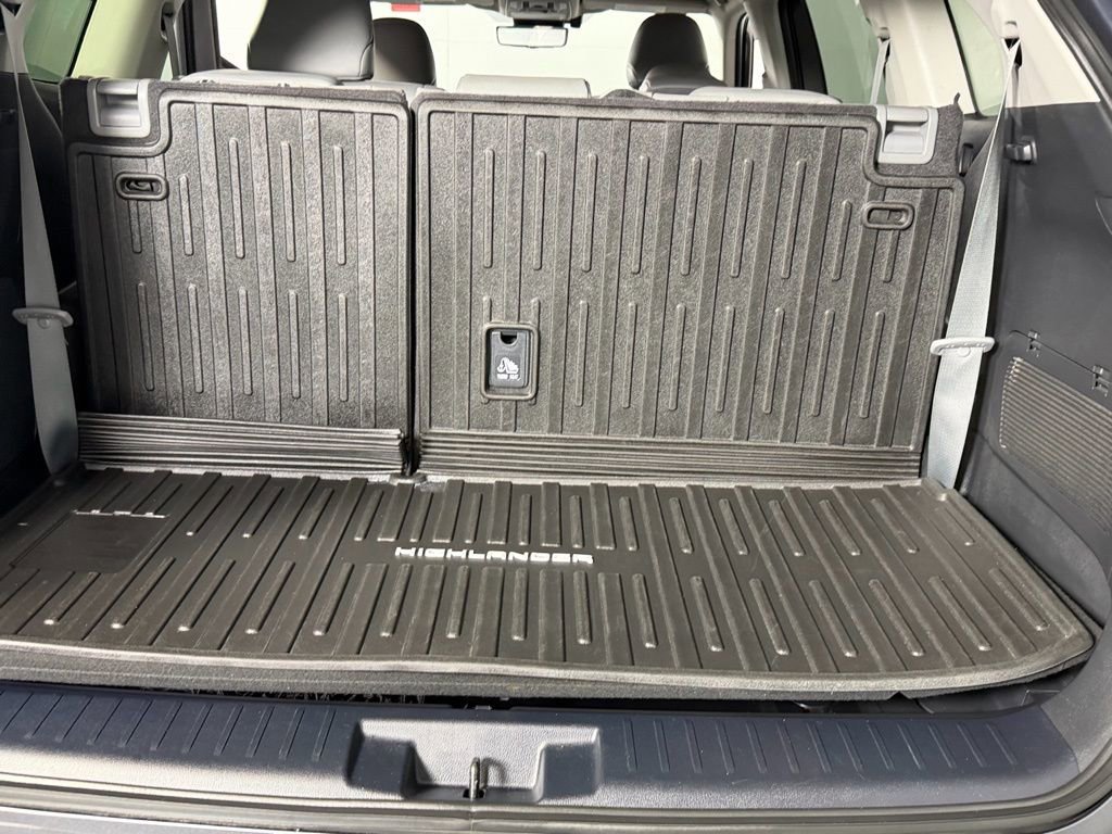 Used 2024 Toyota Highlander Platinum image 28