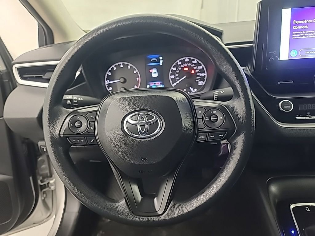 Used 2025 Toyota Corolla LE image 31