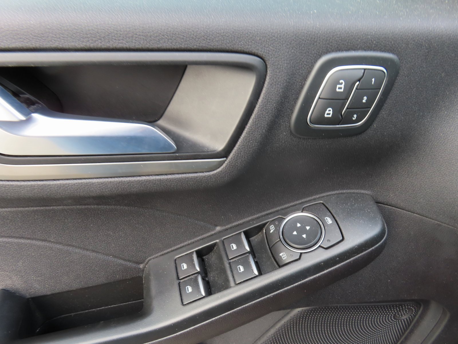 Certified 2022 Ford Escape Titanium w/ Class II Trailer Tow Package image 14