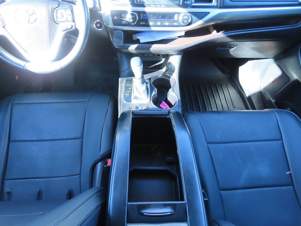 Used 2017 Toyota Highlander Limited image 9