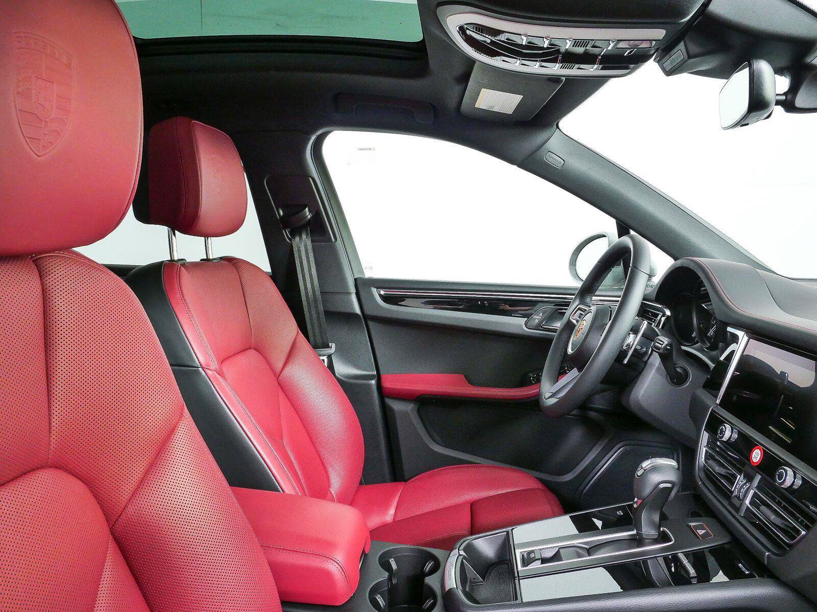 Certified 2026 Porsche Macan AWD/4WD image 22