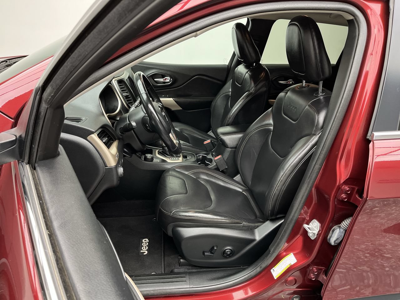 Used 2018 Jeep Cherokee Limited AWD/4WD image 8