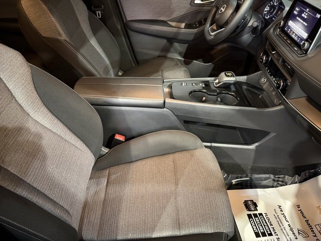 Used 2023 Nissan Rogue SV image 25