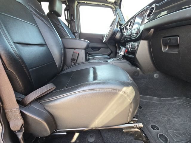 Used 2023 Jeep Wrangler Unlimited Sahara AWD/4WD image 18