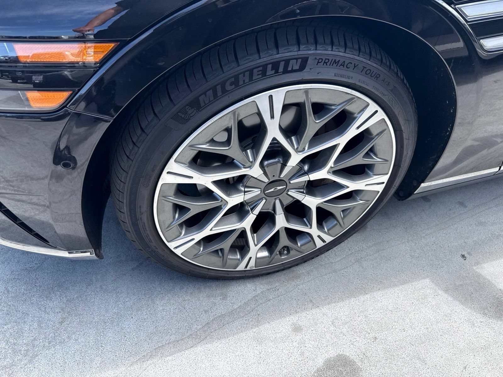 Used 2024 Genesis G90 3.5T AWD/4WD image 3