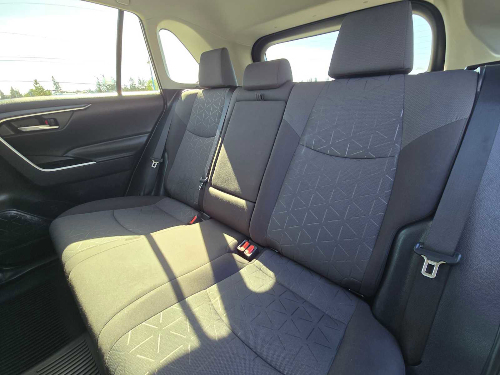 Used 2020 Toyota RAV4 XLE w/ XLE Grade Weather Package AWD/4WD image 17